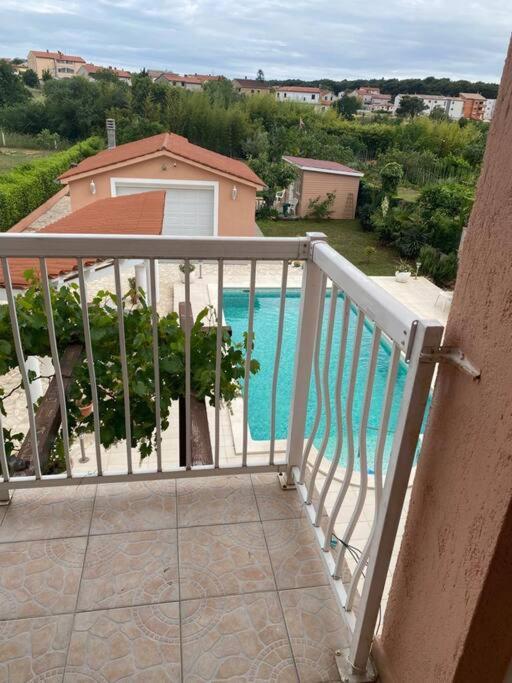 Lovely 3 Bedroom Apartment In Quiet Area W/ Pool Pula Exteriér fotografie